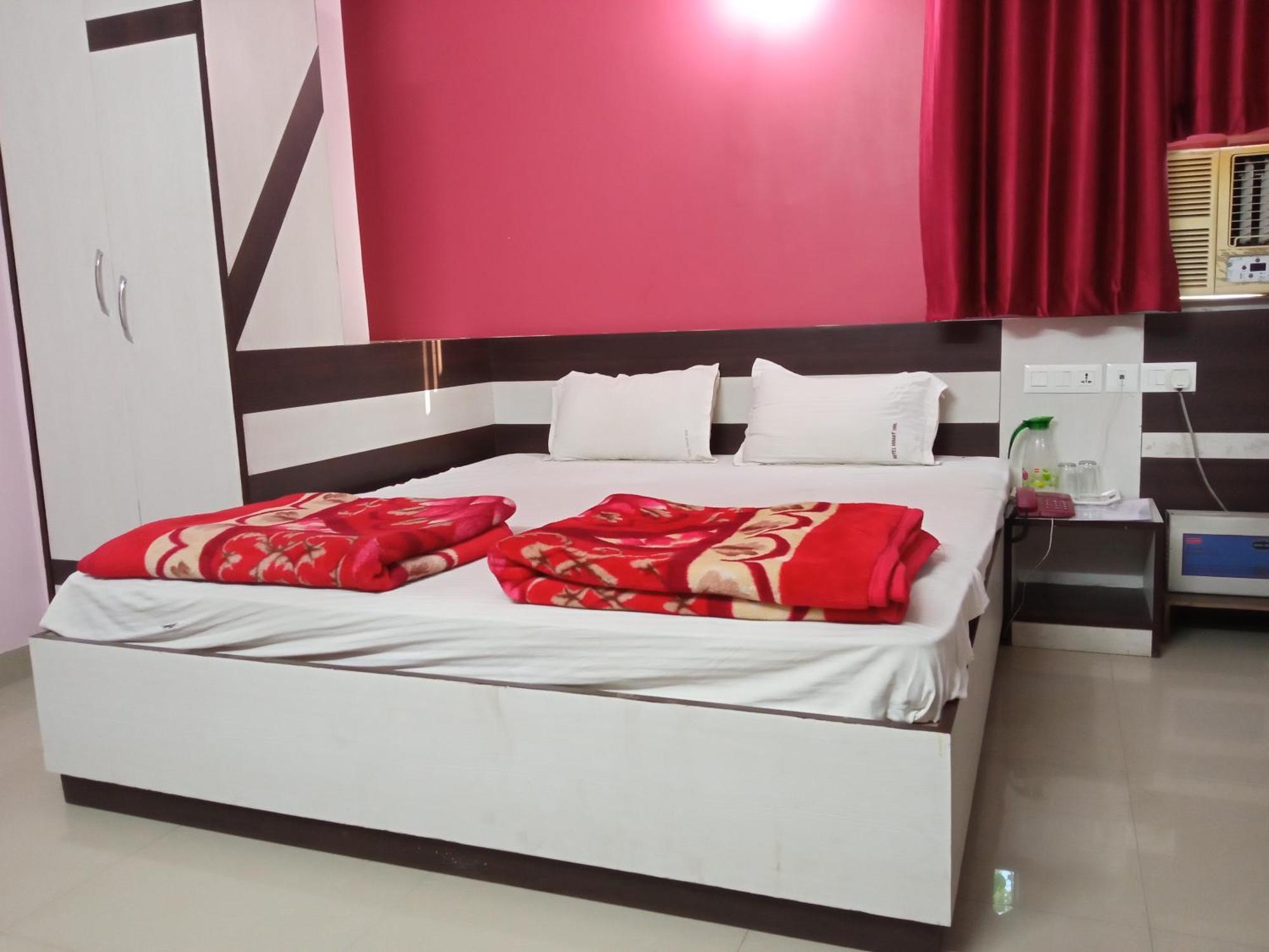 Hotel Viraat Inn Gaya Quarto foto